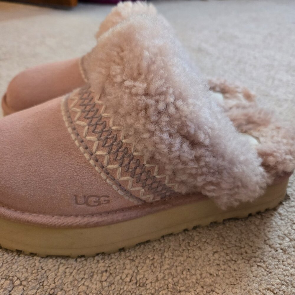 UGG Slide - image 2